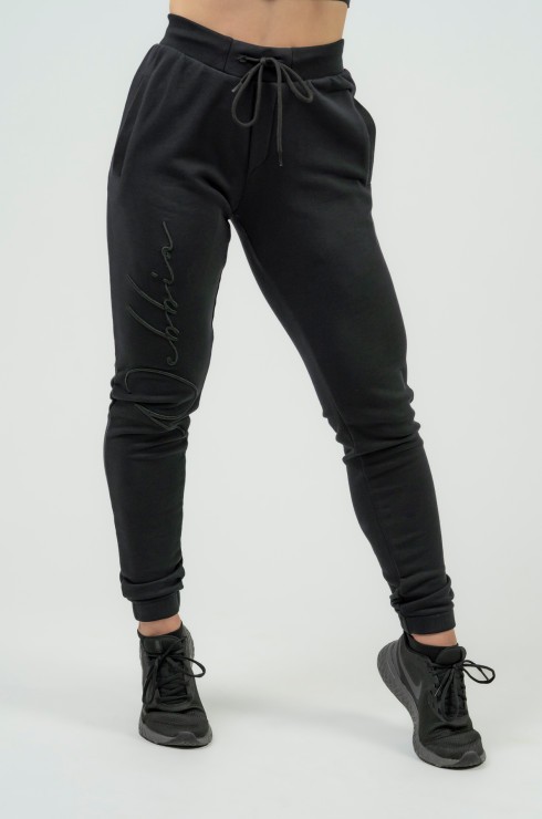 Брюки NEBBIA 846 High-Waist Joggers INTENSE Signature Black в Москве  в Москве 