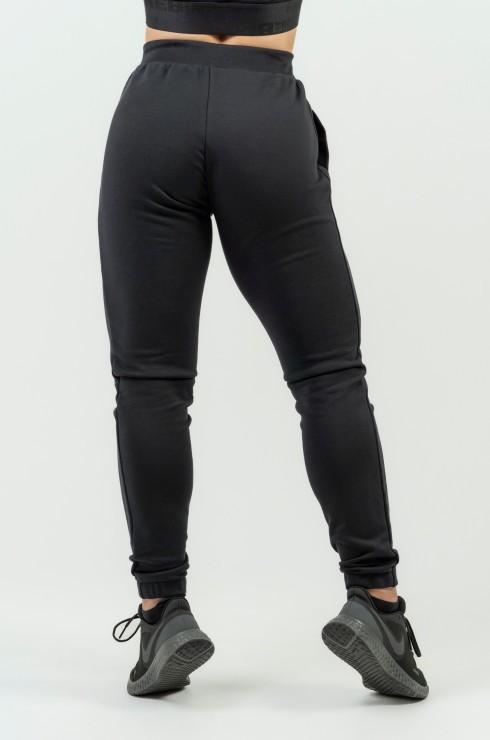 Брюки NEBBIA 846 High-Waist Joggers INTENSE Signature Black в Москве  в Москве 