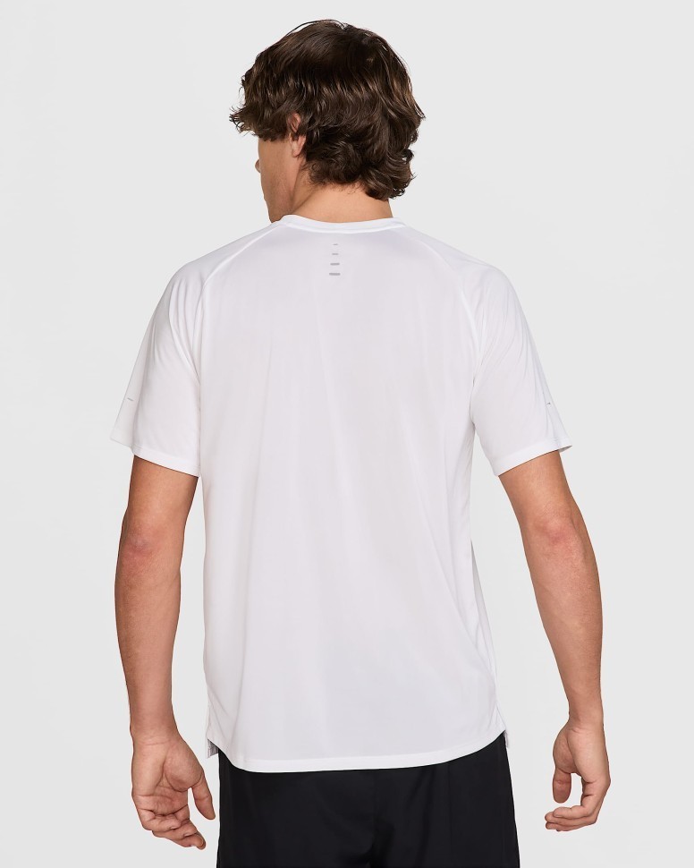 Футболка NIKE M NK DFADV STRIDE SS TOP HV5203-100 в Москве  в Москве 