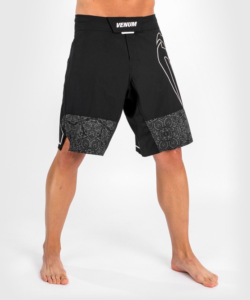 Шорты Venum Fightshorts Light 4.0 Venum - Black/White ven04263-108 в Москве  в Москве 