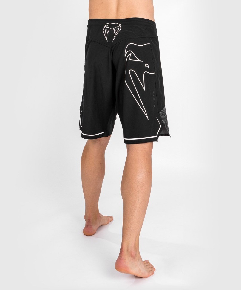 Шорты Venum Fightshorts Light 4.0 Venum - Black/White ven04263-108 в Москве  в Москве 