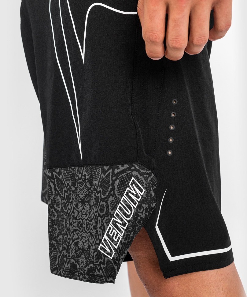 Шорты Venum Fightshorts Light 4.0 Venum - Black/White ven04263-108 в Москве  в Москве 