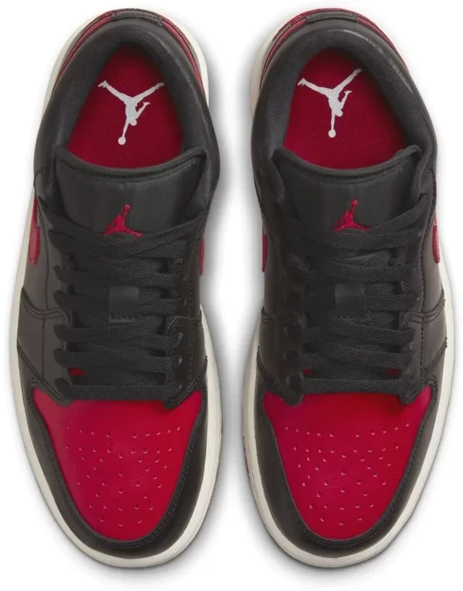 Кроссовки Nike Air Jordan 1 Low Bred Sail DC0774-061 в Москве  в Москве 