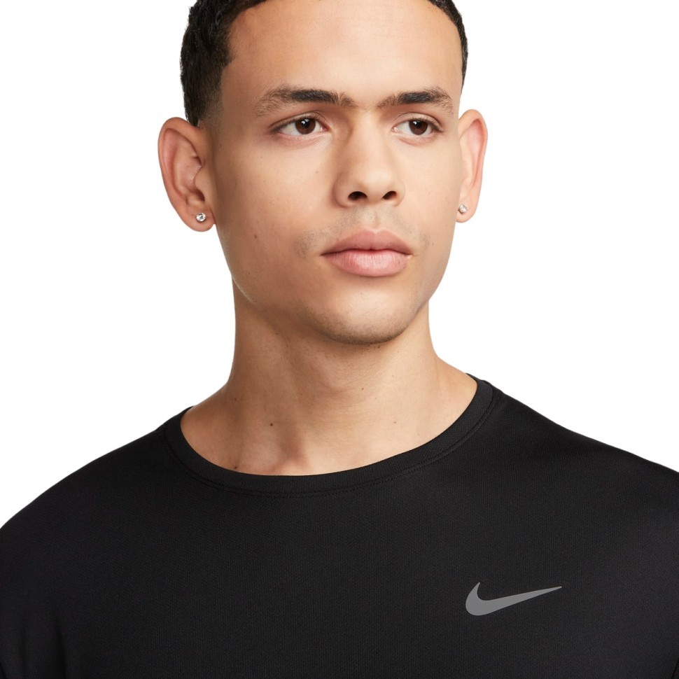 Футболка Nike M NK DF UV MILER SS DV9315-010 в Москве  в Москве 