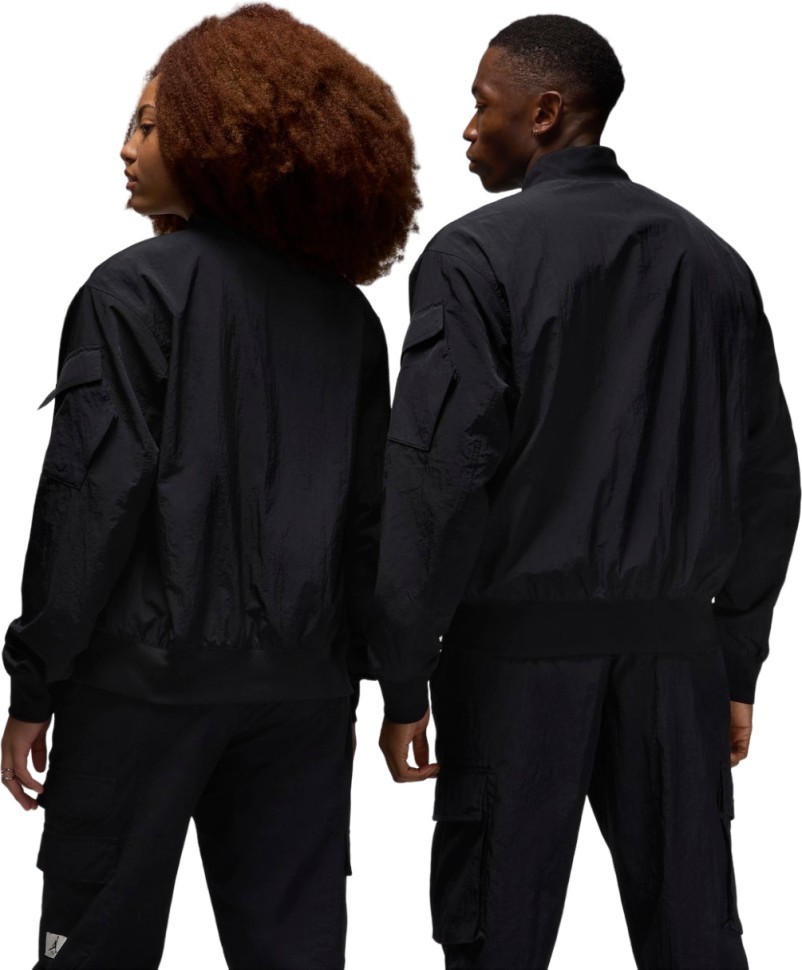 Куртка NIKE M J ESS STMT LTWT RNGD JKT FN4623-010 в Москве  в Москве 